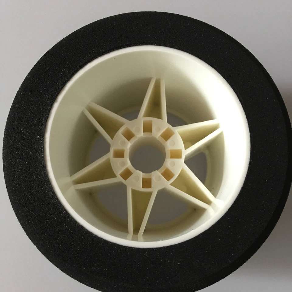 Moosgummi Reifen 1:8 On-Road mit Felge hinten 32 Shore EVOLVA Kyosho 36224-32 - Bild 2 von 4