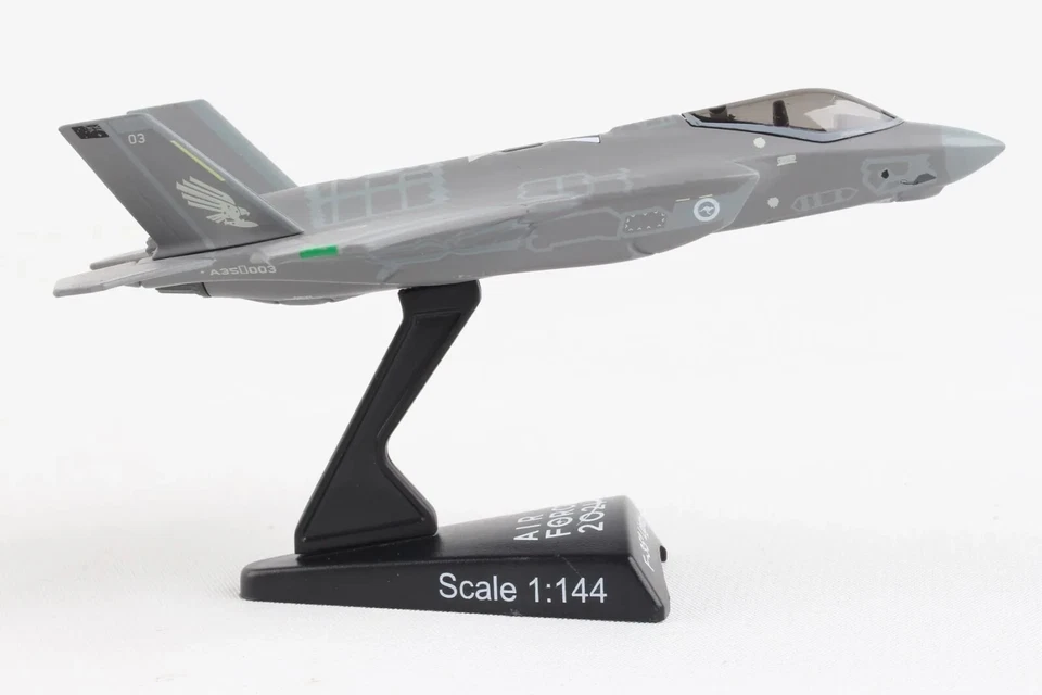 1/144 RAAF F35 Lightning II – Aircraft Model – Daron Postage Stamp - Image 3 of 4