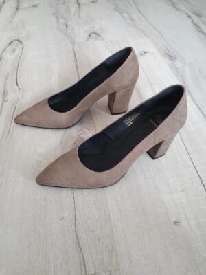 Miss Vara Spitz Pumps Schuhe Blockabsatz 36 taupe chic Büro Taufe Hochzeit 