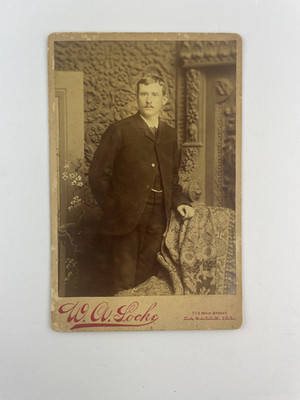 Cabinet Card - Man Formal Portrait - W.W. Locke - La Salle Illinois - circa 1900