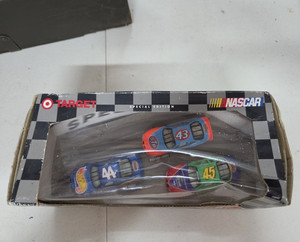 Hot Wheels Pro Racing 1:64 NASCAR Petty Generations #44 #43 #45 Diecast