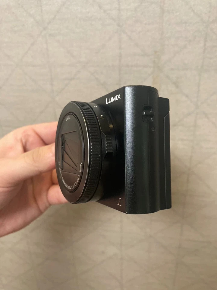 Cámara digital Panasonic LUMIX LX10 pantalla táctil abatible 20,1 MP 4K con lente Leica Foto 3 de 4