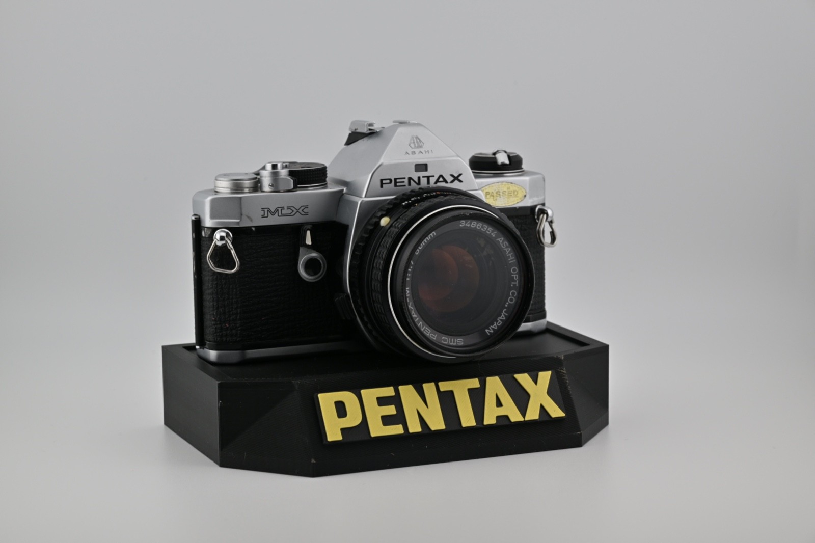 Présentoir vintage Pentax pour décoration salon et studio photo rétro
