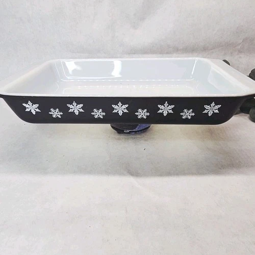 Vintage Pyrex Black Snowflake 548-B Casserole 1 1/4 Quart Dish no lid Retro