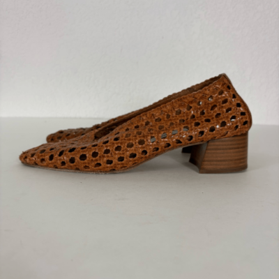靴 miista LONDON Miista London Brown Perforated Leather Square Toe Low Block