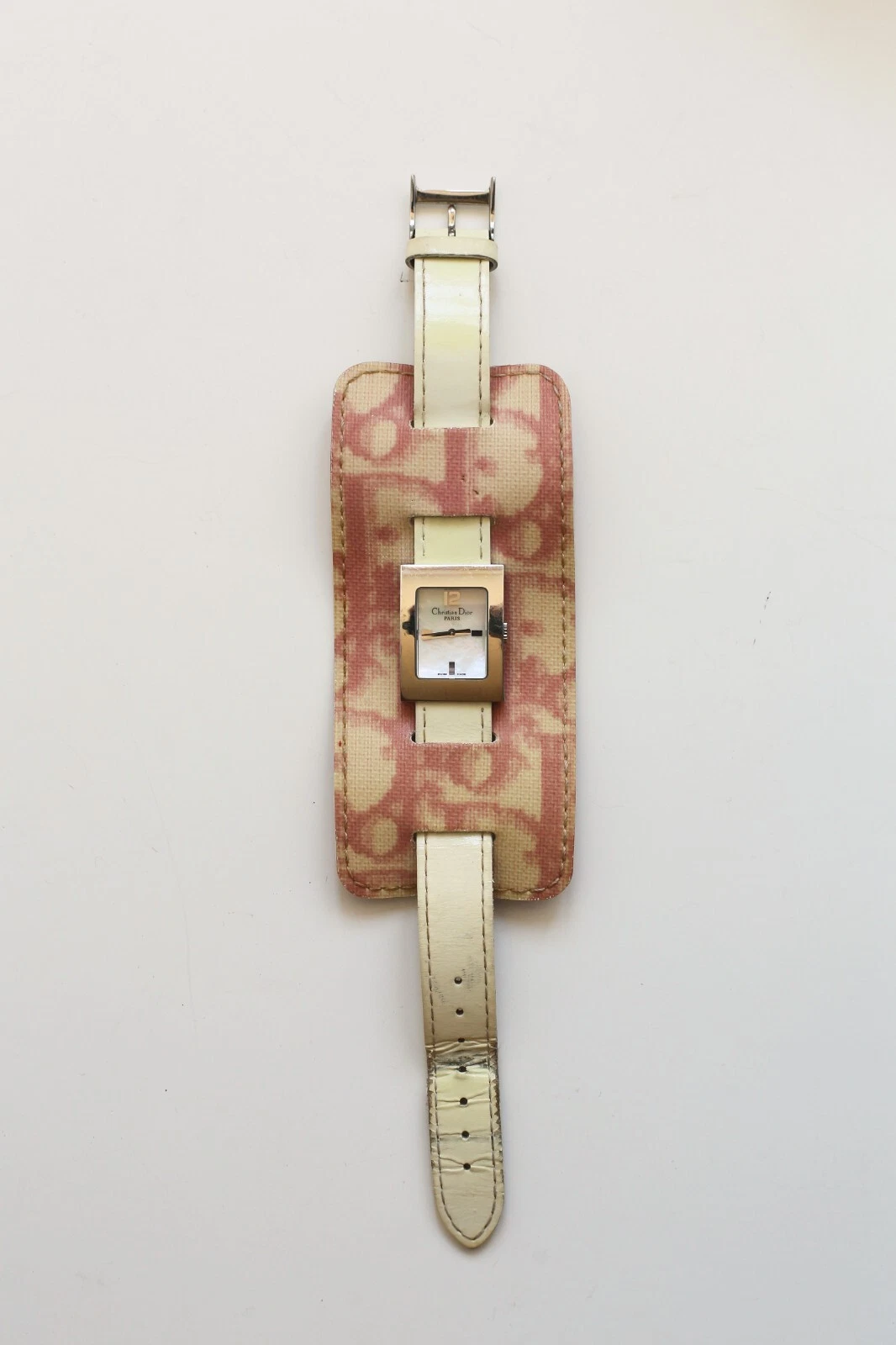 Dior montre en cuir avec fond motif Dior oblique