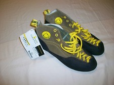 CHAUSSURES D'ESCALADE LA SPORTIVA KAUKULATOR HOMME POINTURE 11, 44,5 EUROS CHAUSSURES D'ESCALADE NEUVES