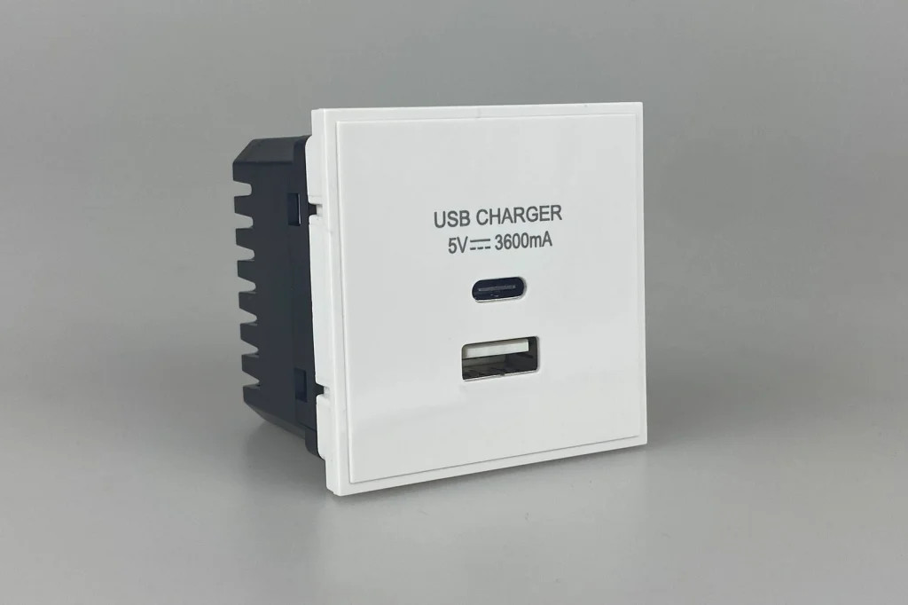 Modular Grid System White 13A Socket + USB Datagrid Varilight DUSBACW