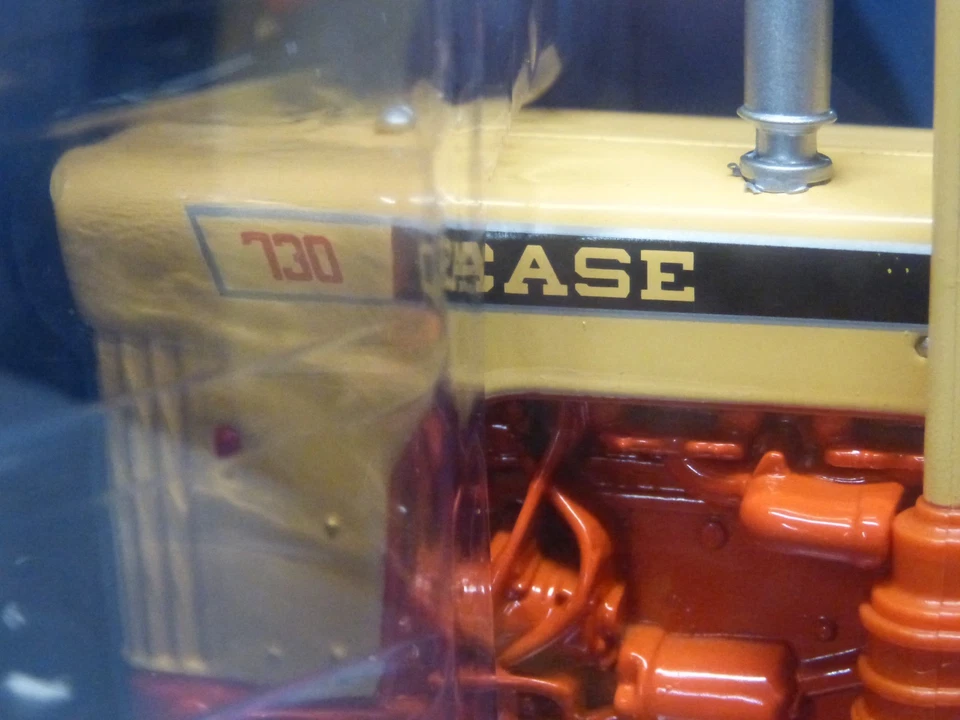 Ertl 1/16 Case 730 Diesel Narrow Front Case-O-Matic Tractor–Farm Toy Museum NIB - Image 4 of 4