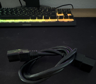 Schwarzes Netzkabel IEC C14 auf C13, 0,5m, Typ SVT, AWG18x3C, LL58352