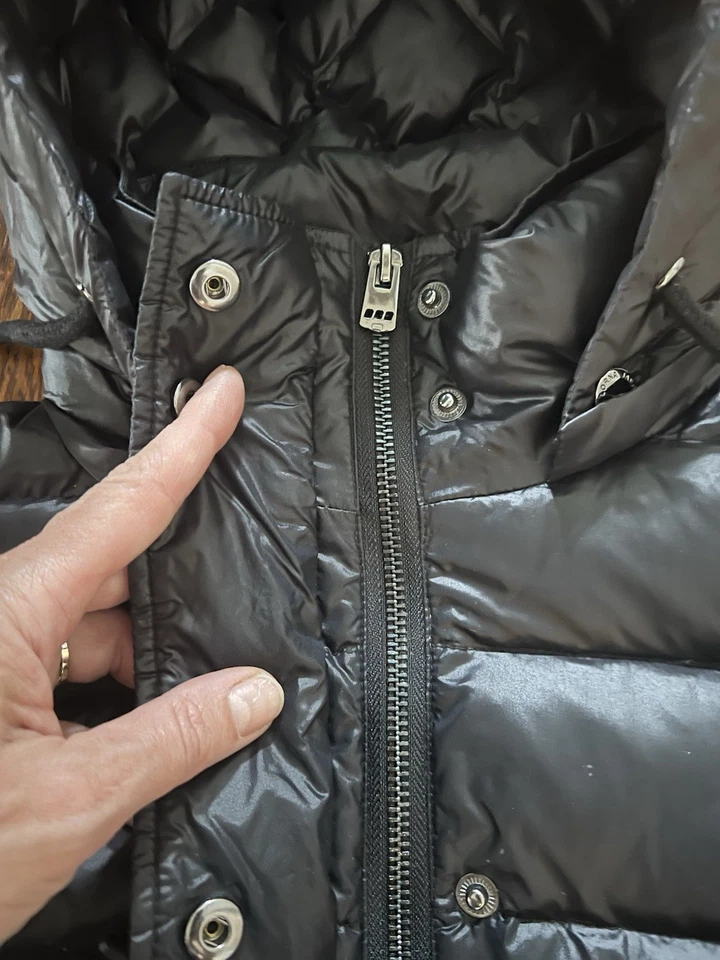 ÚNICAMENTE LORNA JANE Chaqueta acolchada de plumón negra con capucha TALLA XS Cremallera completa Invierno Foto 3 de 4