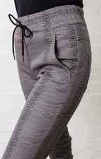 $249 Pantalones Bevy Flog Shely “Grey Snake” ajustados tiro alto con cordón talla 28 (6)