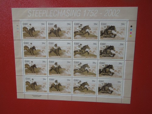 G6230 IRELAND 2002 STEEPLECHASING HORSES 1 X M/S SHEET OF 16 MNH - 第 1/2 張圖片