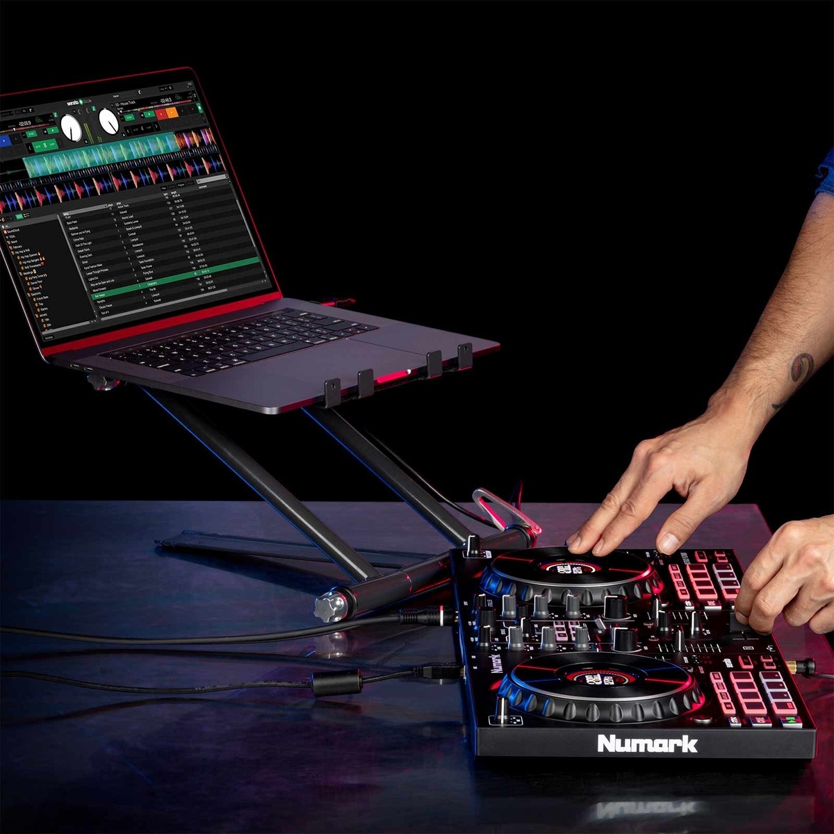 Numark Mixtrack Platinum FX Effects 4-Deck Serato DJ Numark Mixtrack Platinum FX Effects 4-Deck Serato DJ