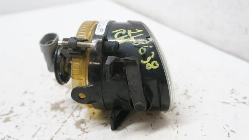 Luz antiniebla delantera derecha pasajero Volkswagen Tiguan 2011 1T0941700C fabricante de equipos originales Foto 3 de 4