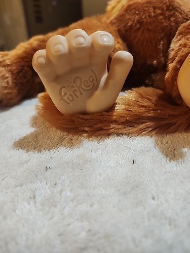 Juguete interactivo furReal The Playful Monkey, peluche realista de 15 pulgadas - Imagen 2 de 6