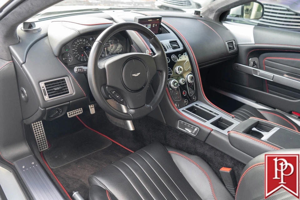 Aston Martin DB9 2016 Volante Foto 2 de 4