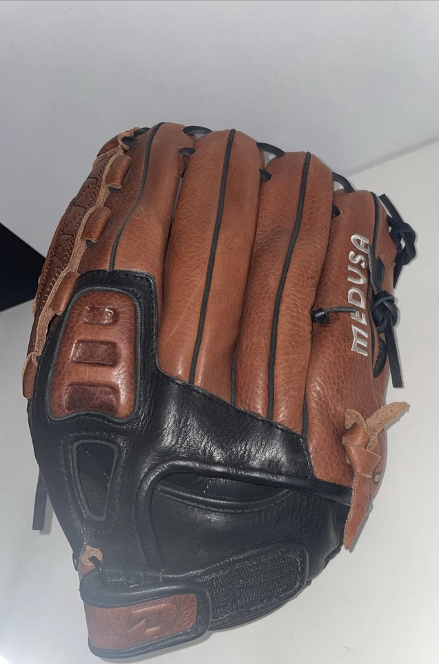 Womens DeMarini AO927 MD125 Medusa 12.5 INCH FASTPITCH GLOVE LEFT HANDED - Image 2 of 4