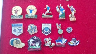 lot de pin's sur JPP et l'OM