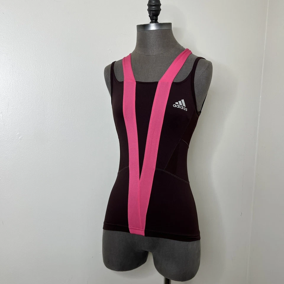 Camiseta regata Adidas Yoga atlética crossFIT construída em estilo cami sutiã Clima 365 - Imagem 2 de 4