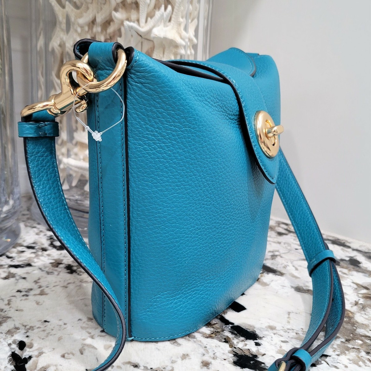 Share more than 119 coach turnlock shoulder bag super hot kidsdream