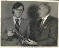 1971 Press Photo Colvin G. Norwood Junior receives Mintz Brotherhood Award