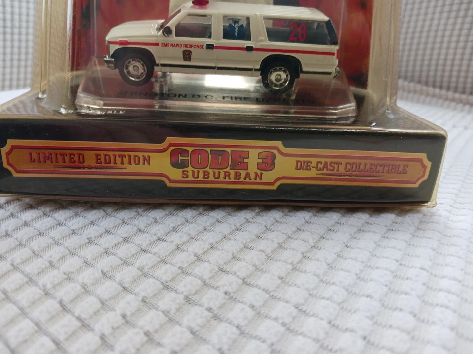 NIB Code 3 Washington DC Fire Dept 1/64th Scale Suburban EMS Vehicle Collectible - Image 3 of 4