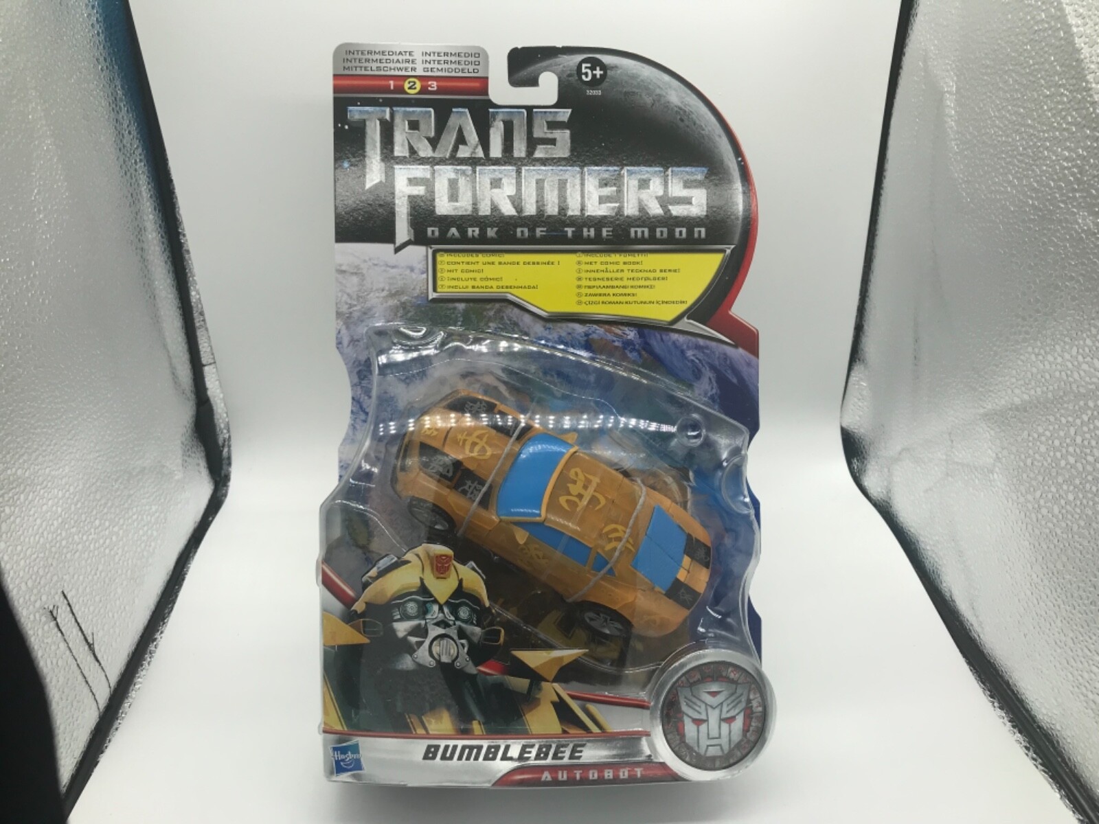 TRANSFORMERS  DARK OF THE MOON  AUTOBOT BUMBLEBEE  ( WITH COMIC)HASBRO 2011 BNIB