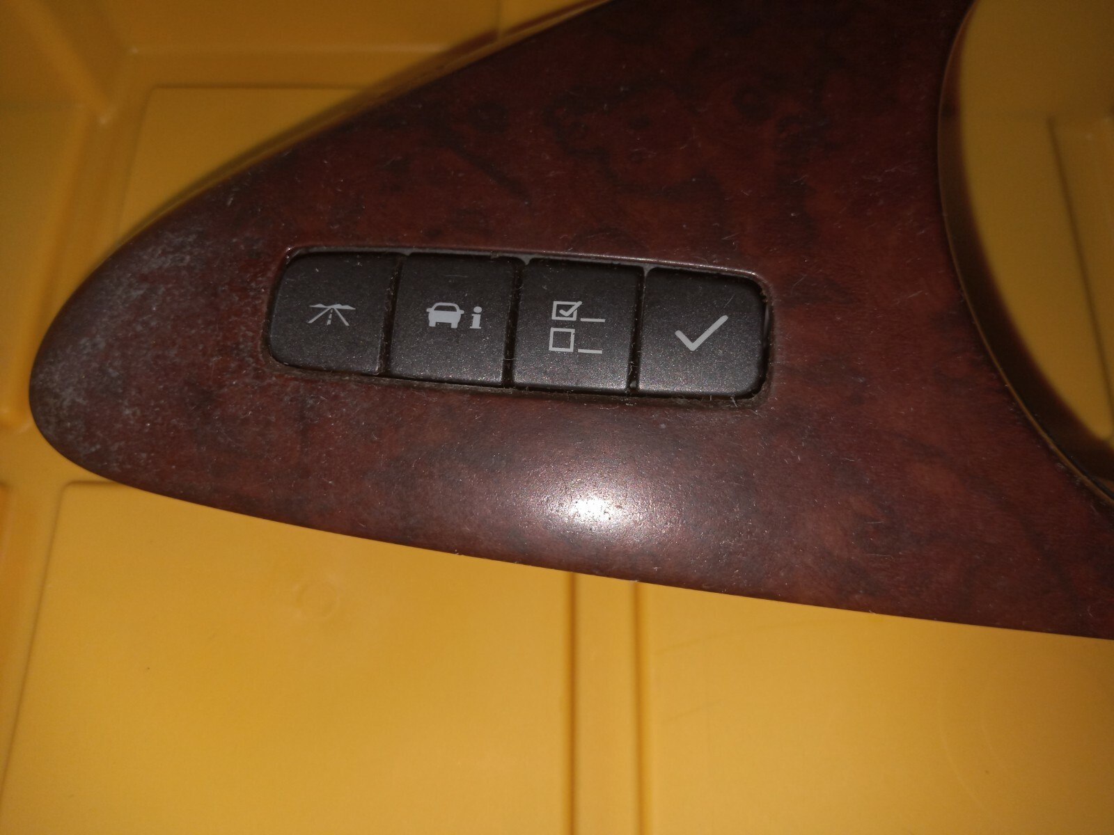2006 BUICK LUCERNE SPEEDOMETER CLUSTER BEZEL GAUGE TRIM INFO BUTTONS