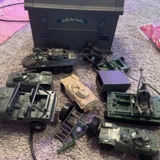 Vintage New Ray Army Barracks Playset Military Building Soldiers Carry Case 1996