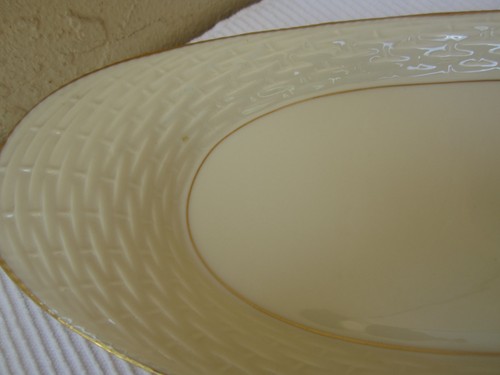 Lenox USA Oval Basket Weave Porcelain Bread Serving Tray, Cream with Gold Trim - Picture 2 of 6