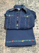 Handmade 1970s Women  s embroidered polyester leisure suit flaw