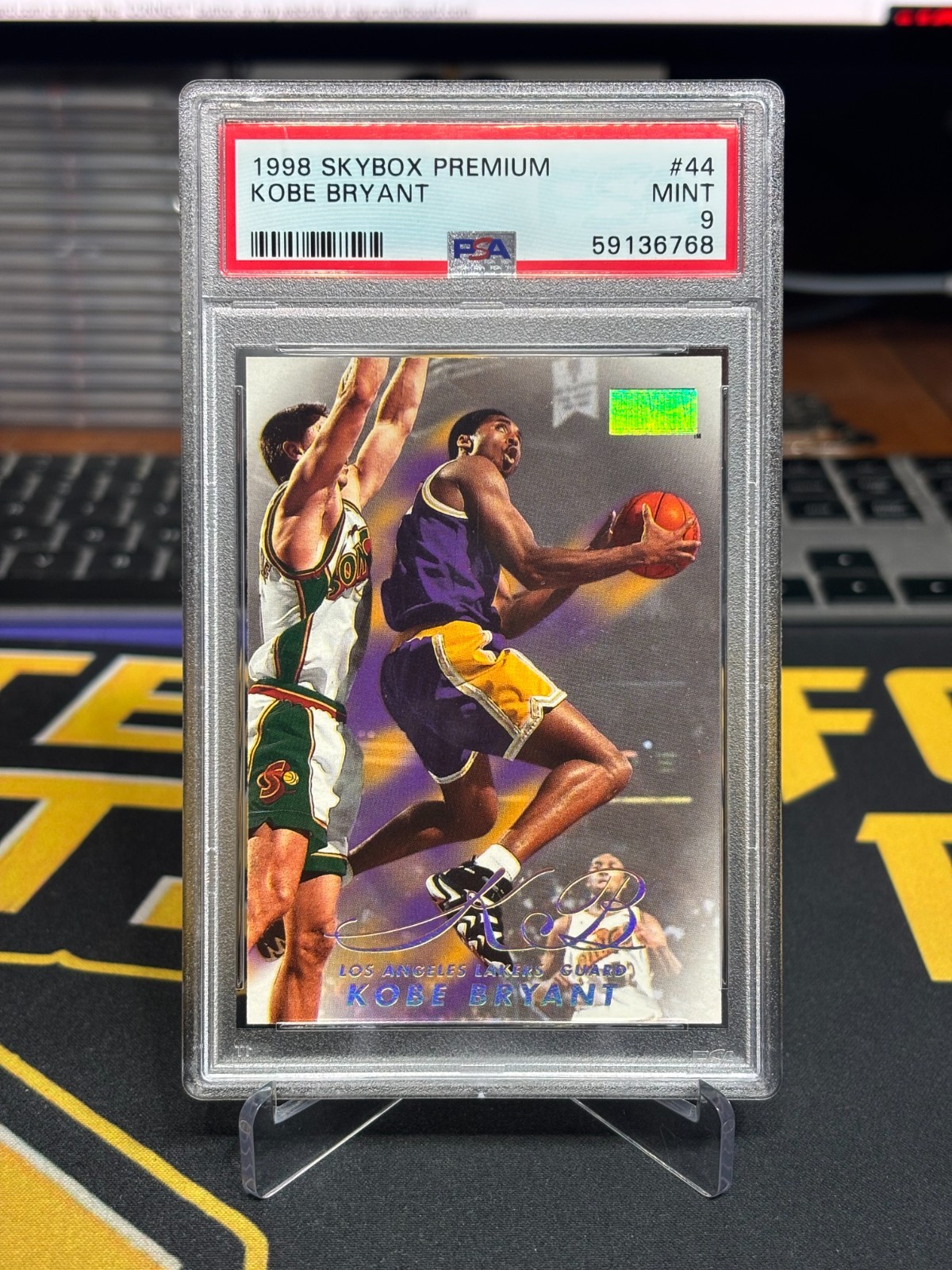 1998 Skybox Premium KOBE BRYANT #44 PSA 9 NBA Los Angeles Lakers
