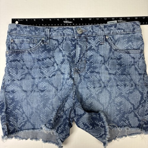 Seven7 Women’s Size 8 Shorts Jean Snake Print Blue Denim Cut Off Weekend Short - Picture 9 of 11