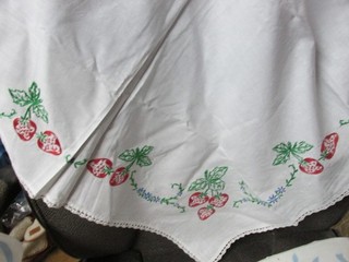 EMBROIDERED STRAWBERRIES DESIGN SMALL TABLE TOPPER CROCHETED HEM