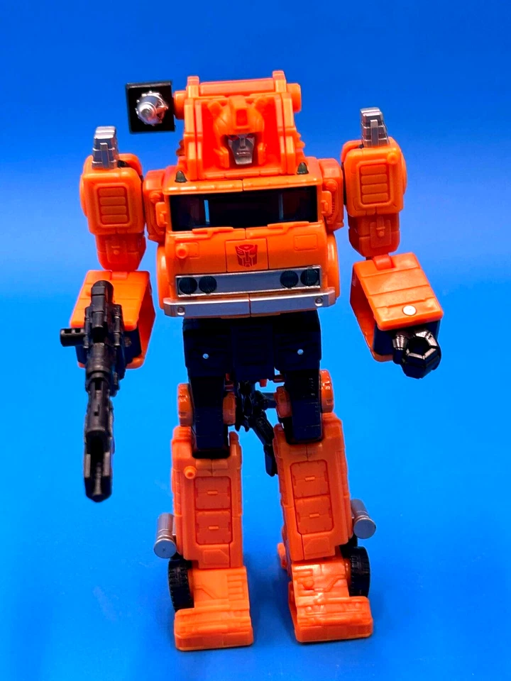 Transformers Earthrise War for Cybertron Voyager Class Grapple Figure - Image 2 of 4