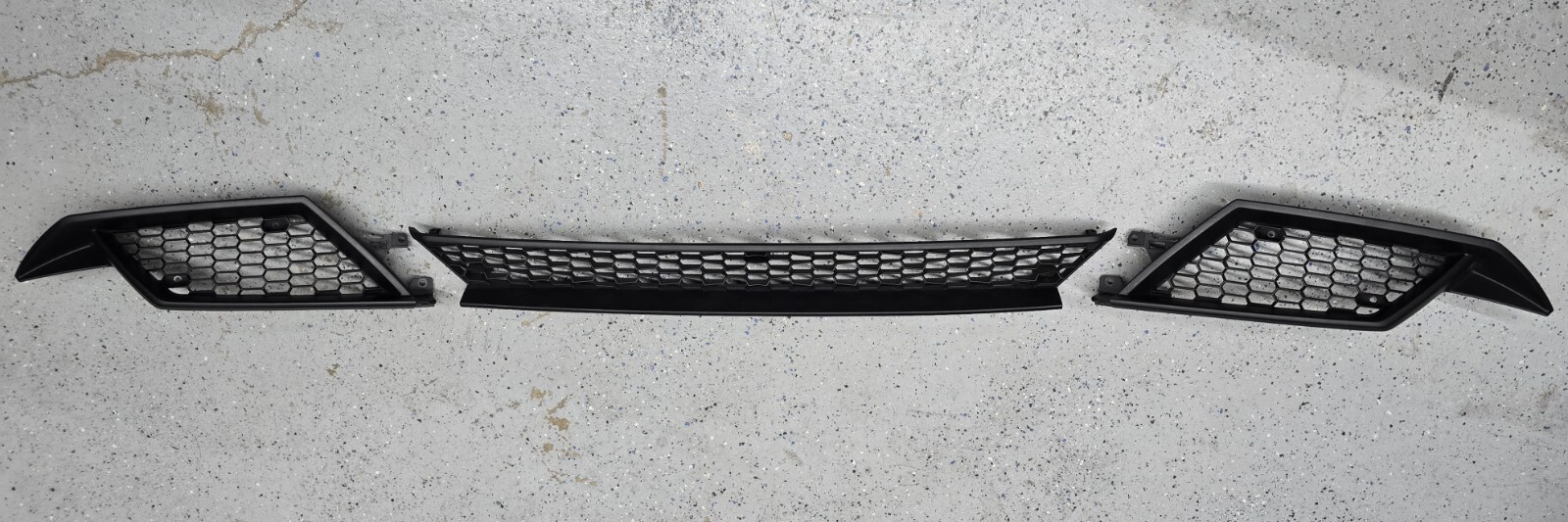 Lamborghini Huracan LP580 Rear Bumper grille 4T0807684A 4T0807675 4T0807676