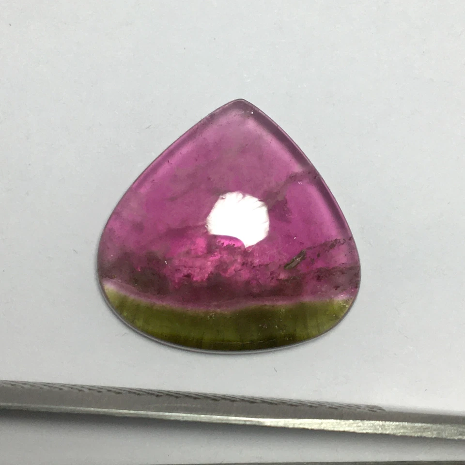 Beautiful bi color tourmaline cabochon gemstone natural heart 17.70 carat - Image 2 of 4
