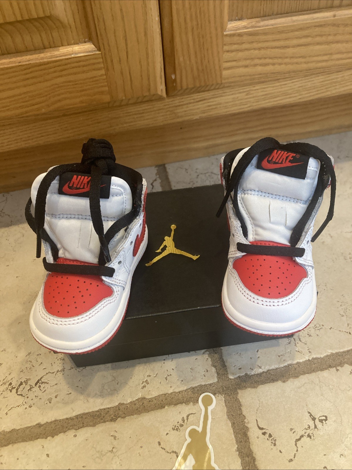 White University Size 3c