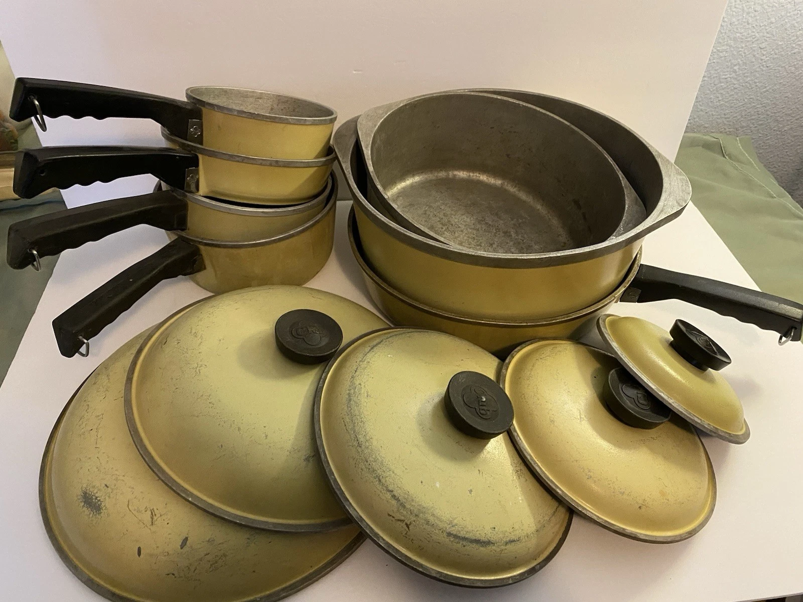 Vintage Club Cast Aluminum Yellow Cookware 12 pc Set Pots Pan Skillet And Lids