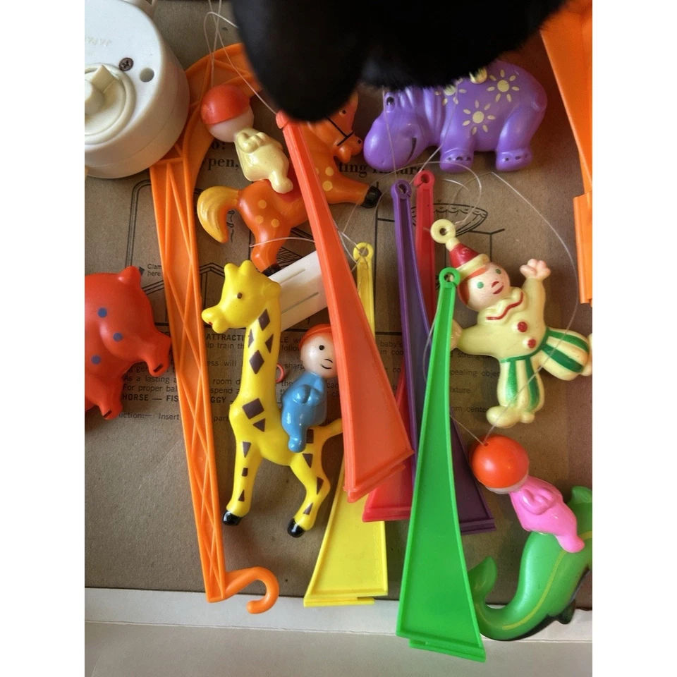Stahlwood Cuna Móvil Circo Luz Plástico Animales Payaso 1969 Juguete Raro De Colección Foto 3 de 4