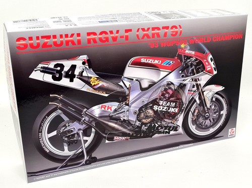 Maquette Moto Suzuki RGV-r XR79 Beemax 1/12 - Kit à Monter - Niveau Intermédiaire