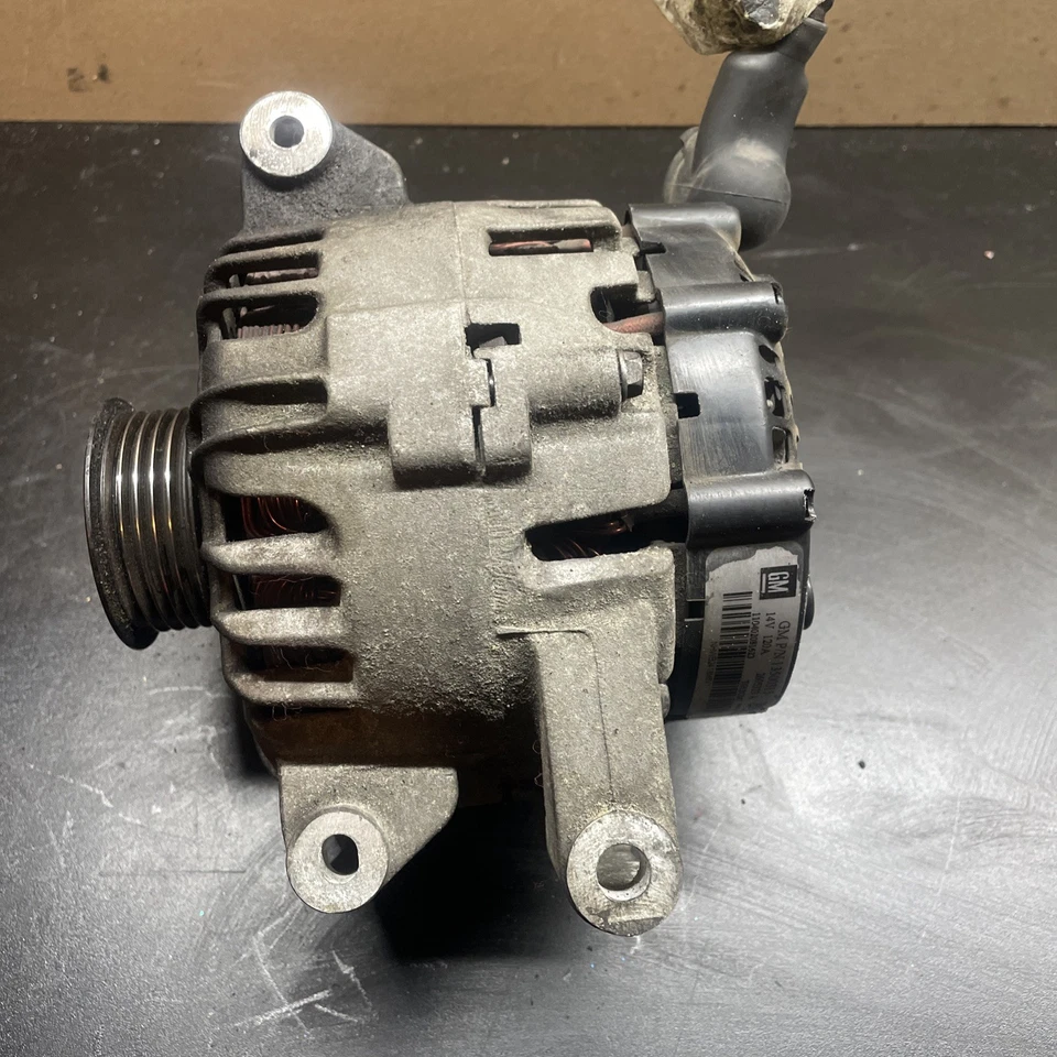 Alternador usado compatible con: Chevrolet Equinox 2011 2,4 grado A Foto 3 de 4