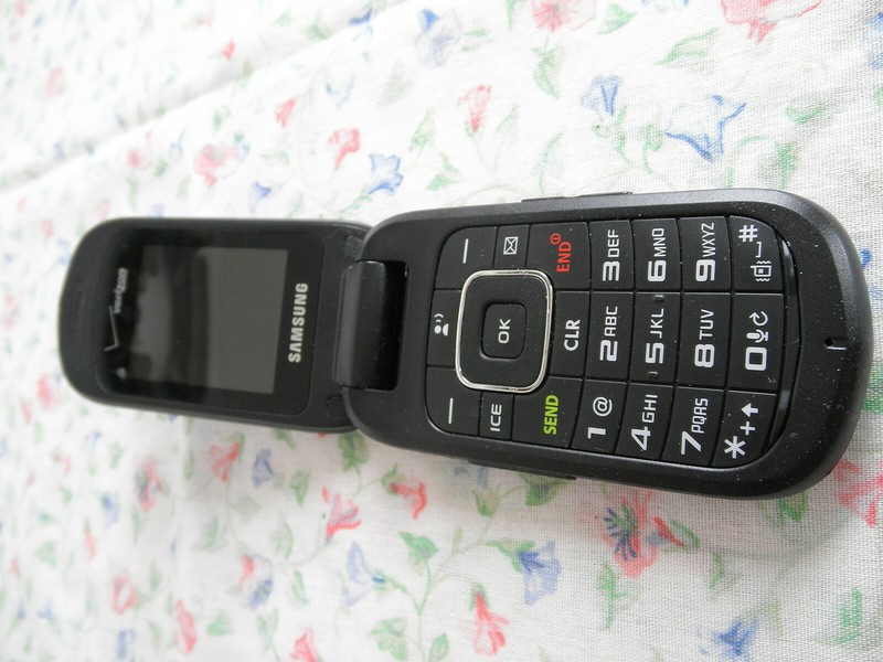 Black Verizon Samsung Convoy FLIP Wireless CELL PHONE Camera Battery Complete
