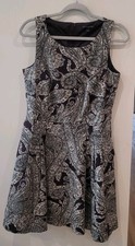 Banana Republic Dress Size 12 Paisley Purple Sleeveless Lined Pockets Fit&Flair