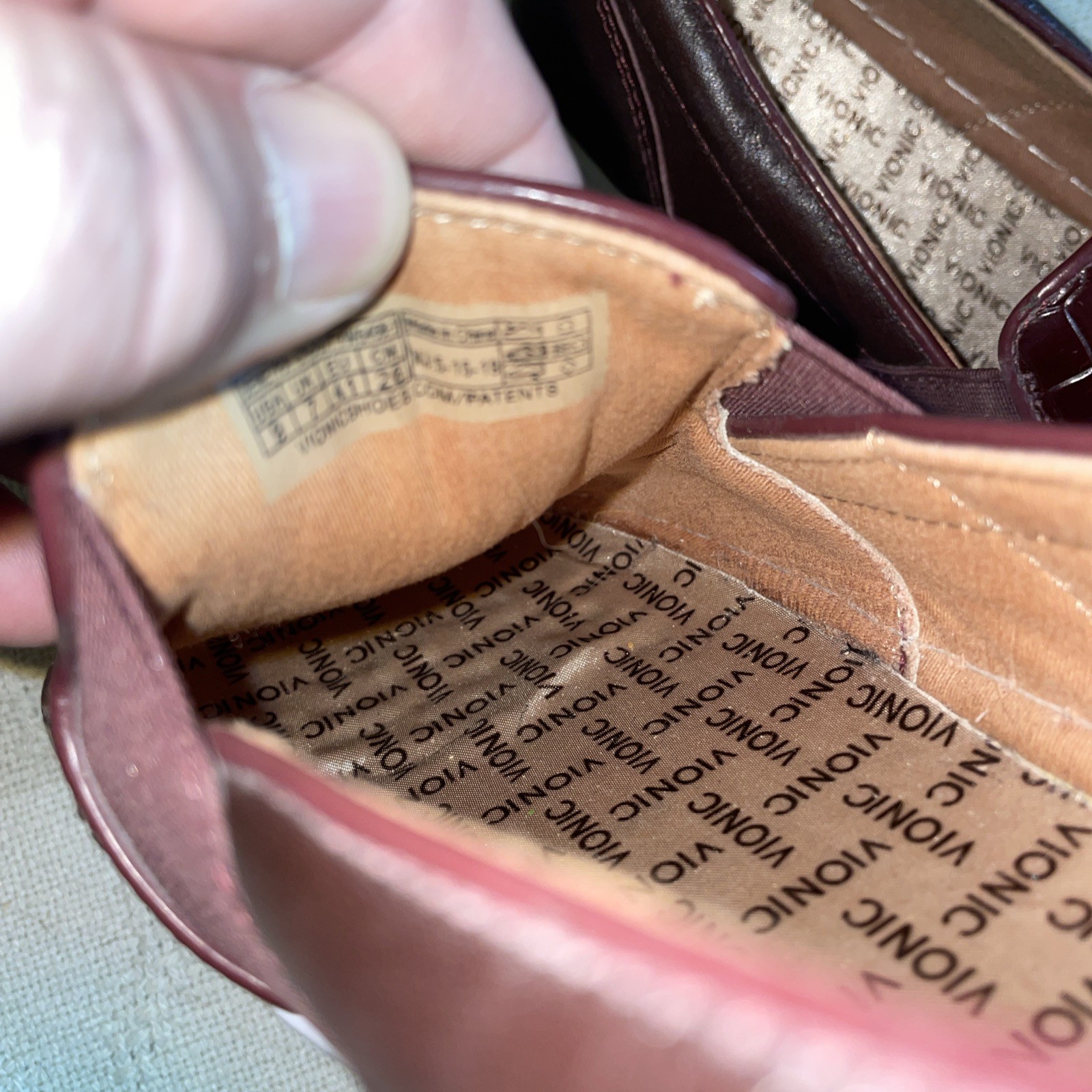 Vionic Casual Shoes Womens Size 9 M Burgundy Leather Faux Alligator Going out