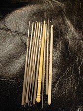 Lot of 8 Vintage Boye Milward Crochet And Plastic Hooks 3,4,8,11,12,14