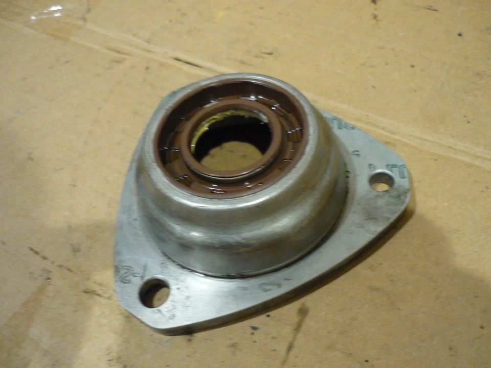 Ferrari 208, 308, 512 - Soporte distribuidor - P/N 107992 Foto 2 de 3