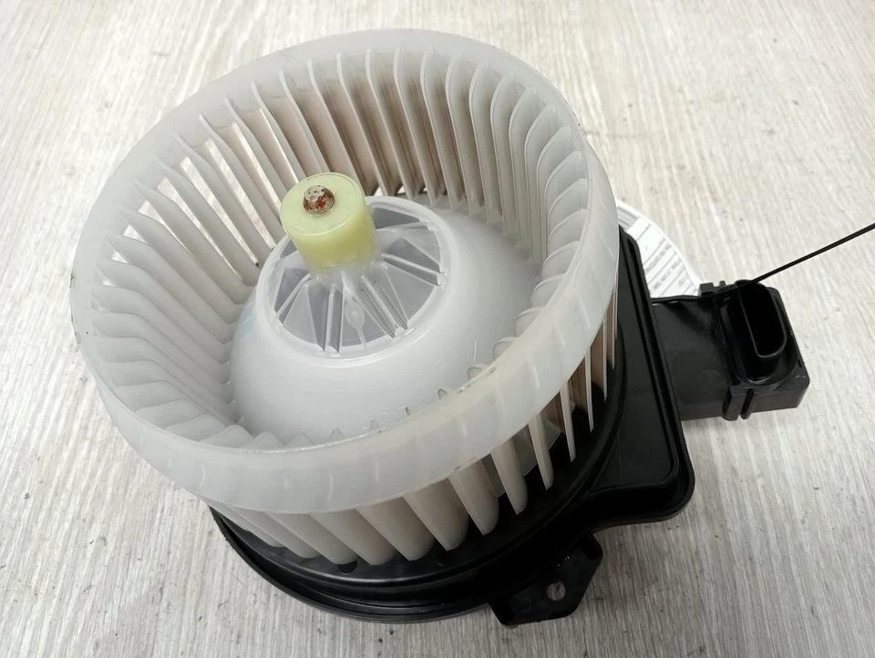 SUZUKI VITARA HEATER FAN MOTOR VITARA, LY (VIN TSM), 06/15- 2020 - image 2 of 4