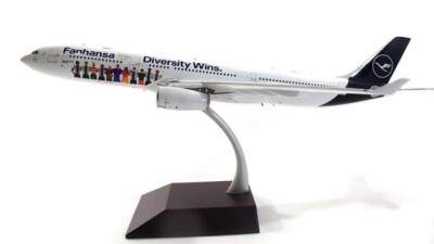 A330-300 Lufthansa '' Fanhansa '' Reg: D-Aikq - Gemini Jets G2DLH1221 1/200 Vor